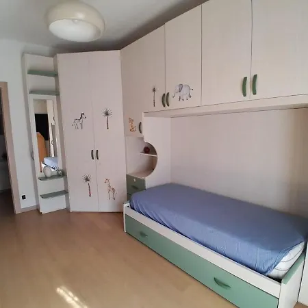 Large Bright - Strategic Location Apartment Mailand