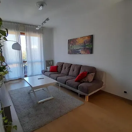 Large Bright - Strategic Location Apartment Mailand