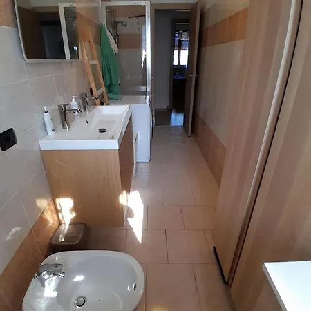 Large Bright - Strategic Location Apartmán