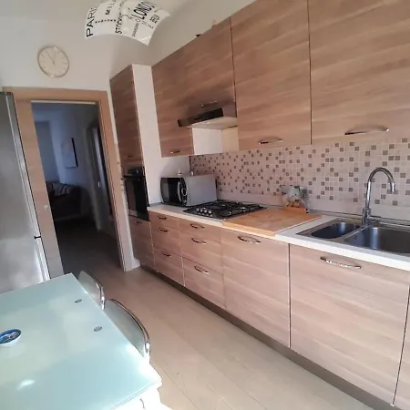 Large Bright - Strategic Location Milán