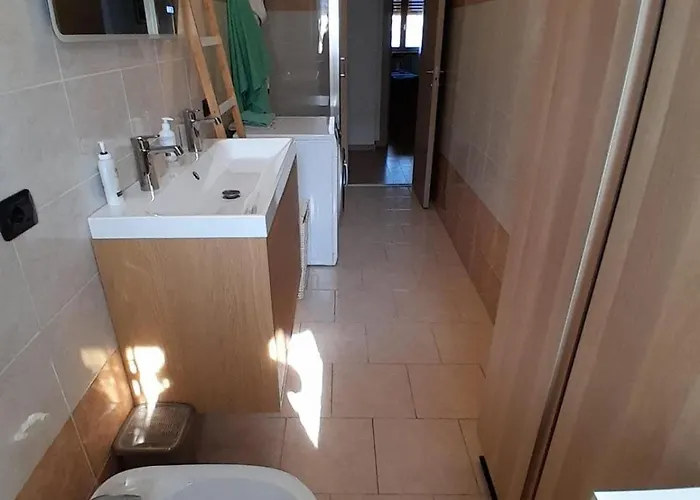 Large Bright - Strategic Location Apartament