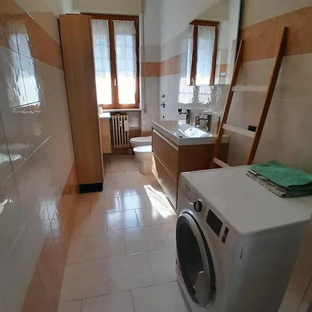 Large Bright - Strategic Location Apartman *